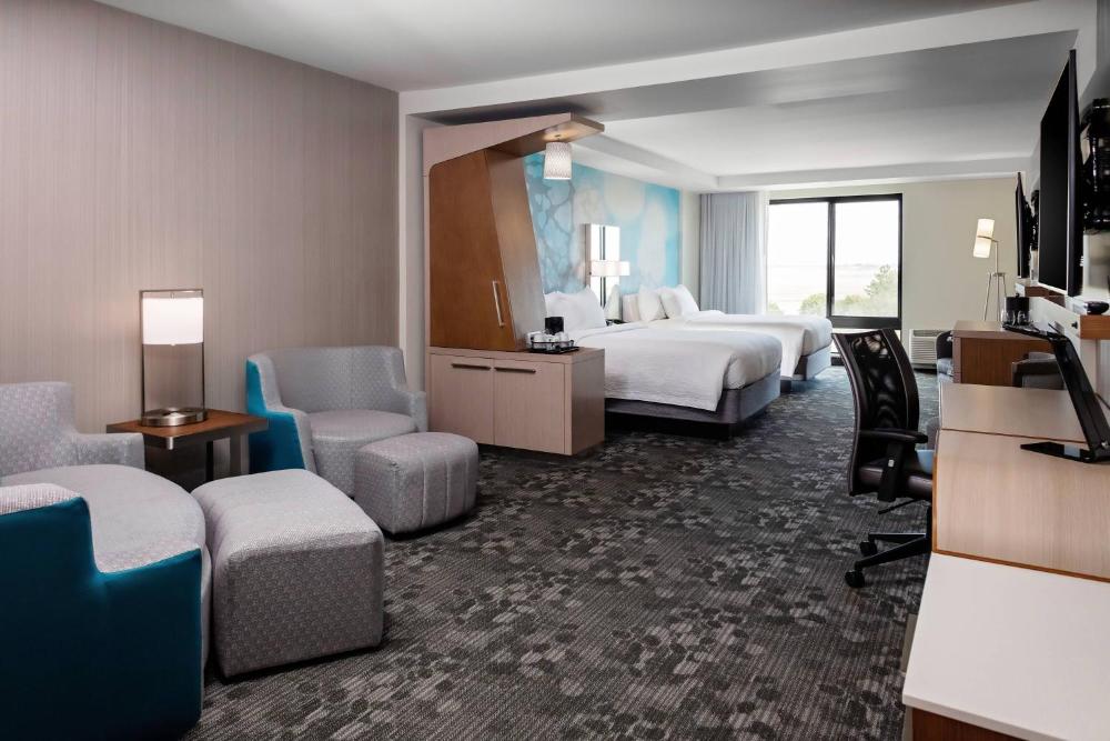 Queen Room with Two Queen Beds, Bathtub and Sofa Bed - Mobility Access/Communication Assistance interior